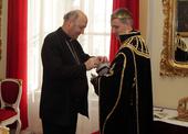 Do sbírky přispěl i otec arcibiskup Jan Graubner.